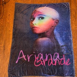 Ariana Grande throw blanket!!